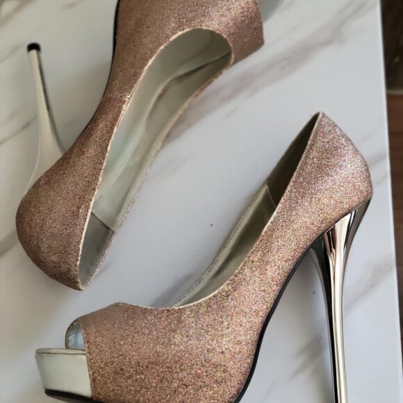Pink Glitter Wedge Heels with Silver Heel Accent/Sandales compensées à paillette - Picture 3 of 4